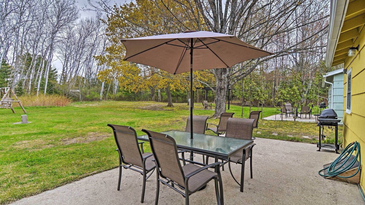 Charlevoix Cabin | Pet-Friendly Charlevoix Cabin: Walk to Lakefront!