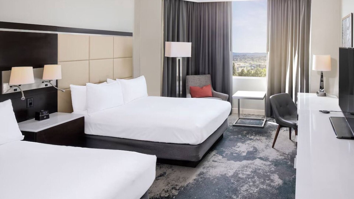 Redwood Shores Hotel | Pet-friendly, Classic 2 Double at Grand Bay San Francisco Hotel