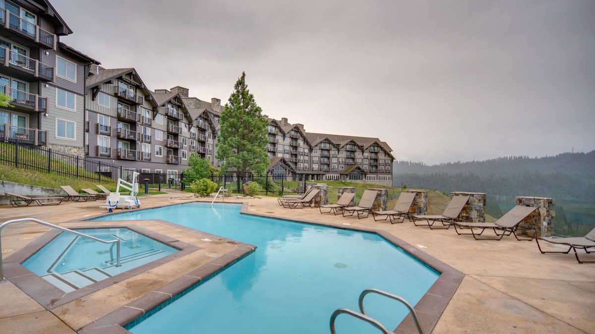 Cle Elum Condo | Pet-Friendly Cle Elum Condo - Hike, Ski & Relax!
