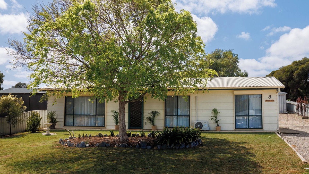 Normanville House | Pet Friendly Coastal Village Getaway - perfect for couples or small families