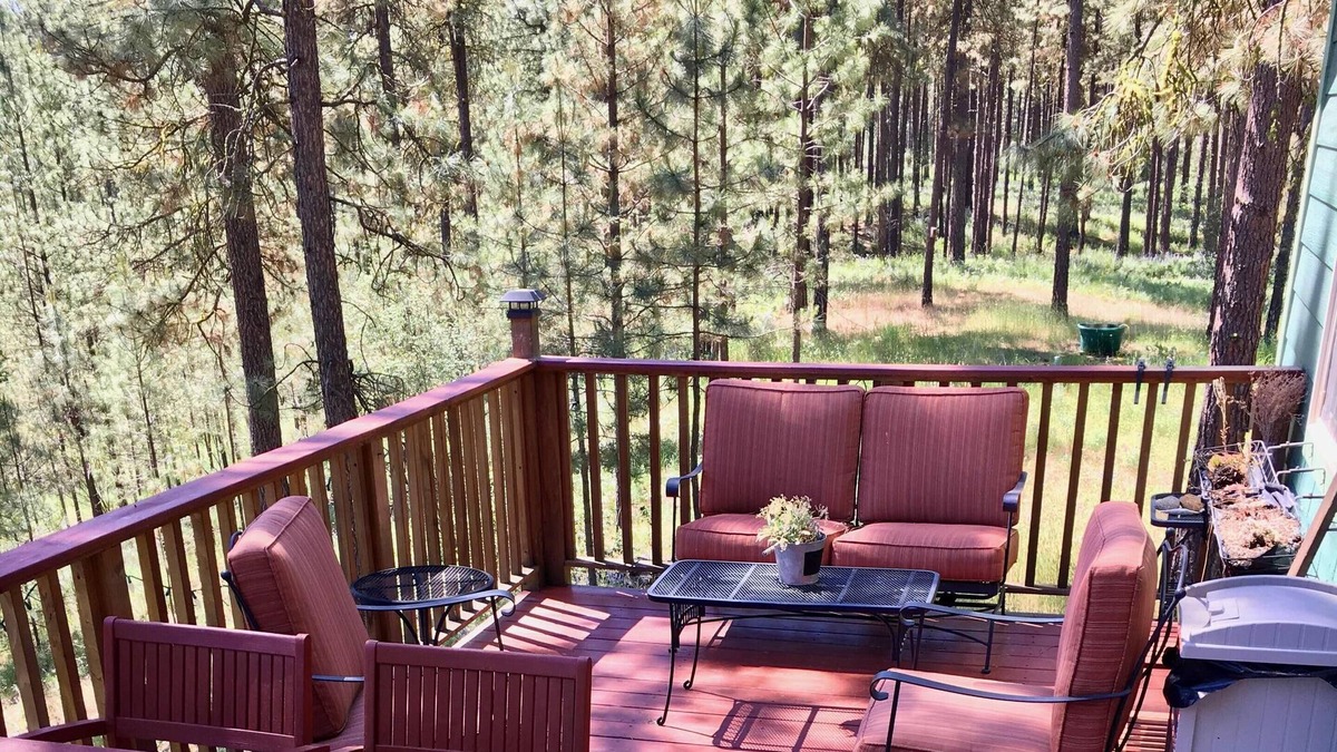Colville House | Pet-Friendly Columbia River Woodland Paradise