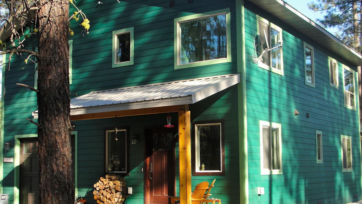 Colville House | Pet-Friendly Columbia River Woodland Paradise