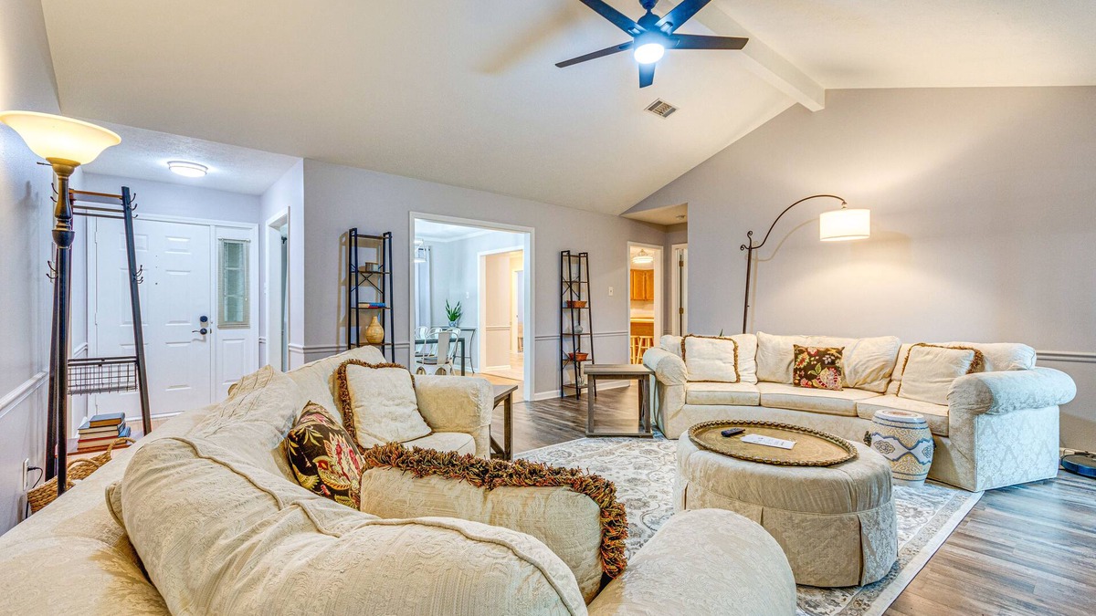 Conway House | Pet-Friendly Conway Home: 1 Mi to Hendrix College!