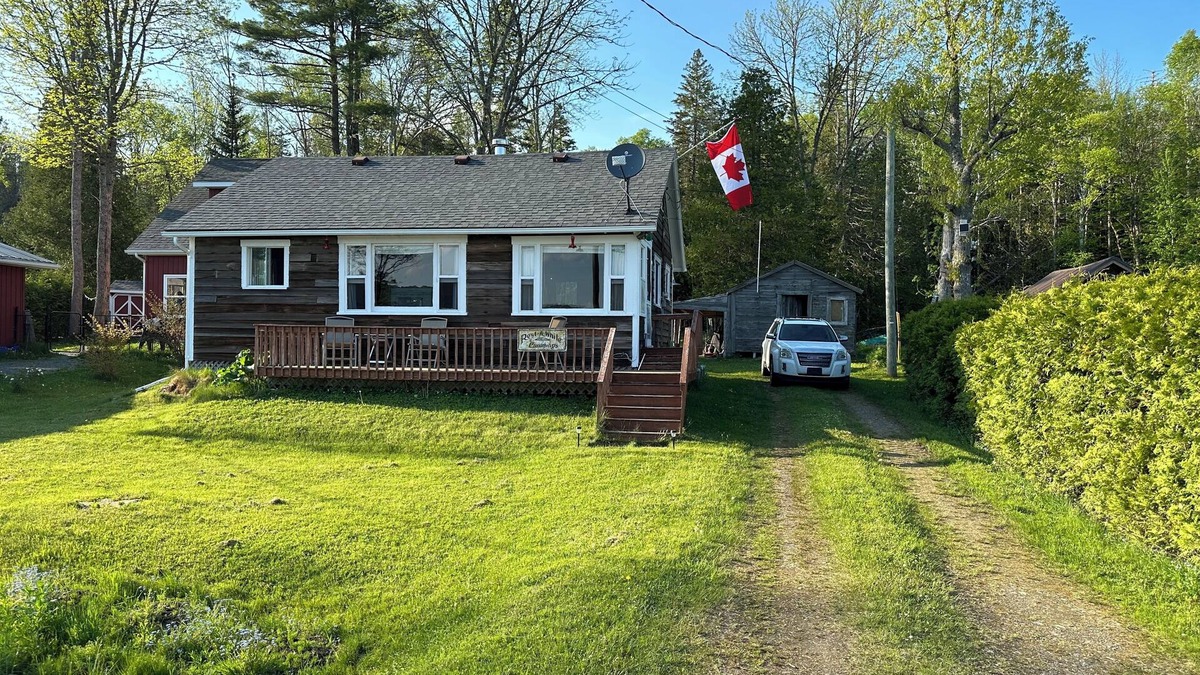 Skiff Lake Cottage | Pet friendly cottage on Skiff Lake