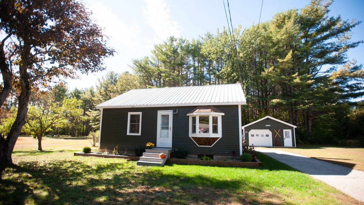 Bethel House | Pet friendly, cozy house in West Bethel close to Sunday River and Mt. Abram.