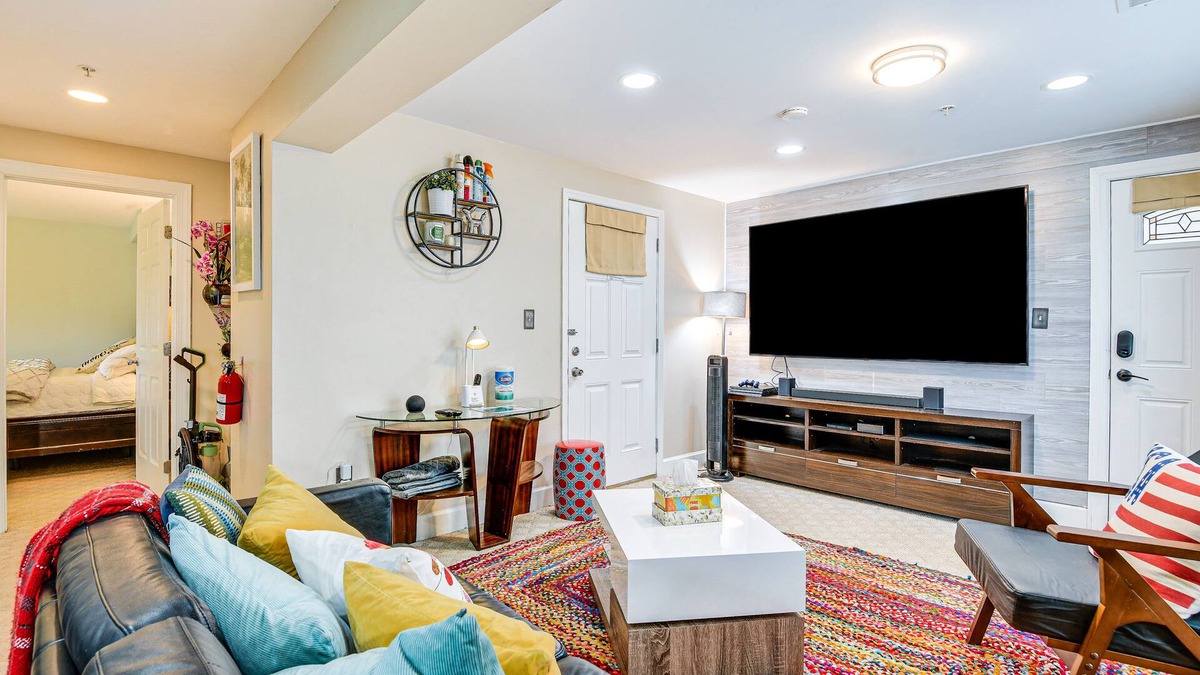 Colesville Condo | Pet-Friendly DC Area Condo w/Yard!