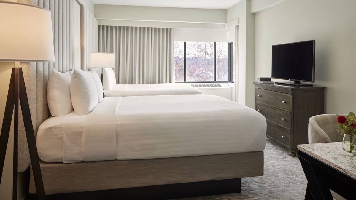 Capitol Hill Hotel | Pet-Friendly DC Escape | 2 Units Close to Museums, Parks & Landmarks