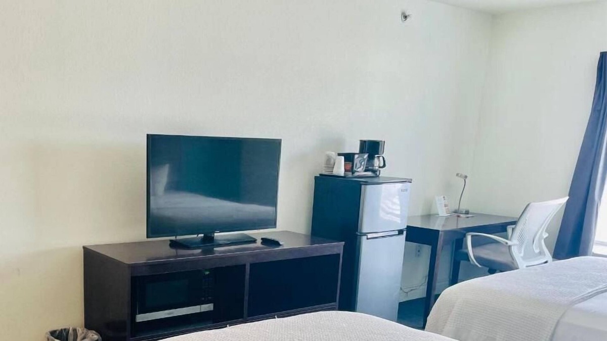 Cuero House | Pet-Friendly Double Queen Room at FairBridge Inn & Suites Cuero, Free Parking!