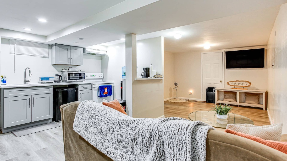 Alden Manor Apartment | Pet-Friendly Elmont Apartment: 17 Mi to NYC!