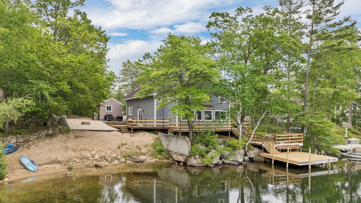 Meredith House | Pet Friendly Escape to Lake Waukewan for Your Next Getaway