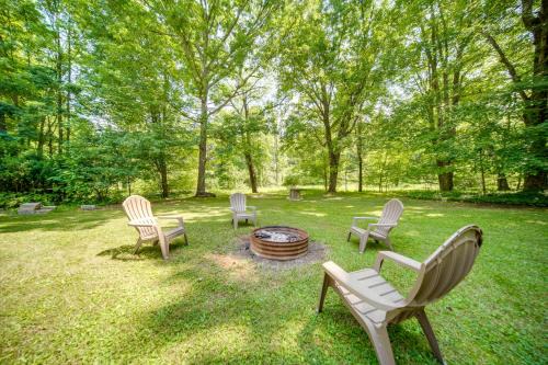 Pymatuning Central House | Pet-Friendly Espyville Home with Yard and Fire Pit!
