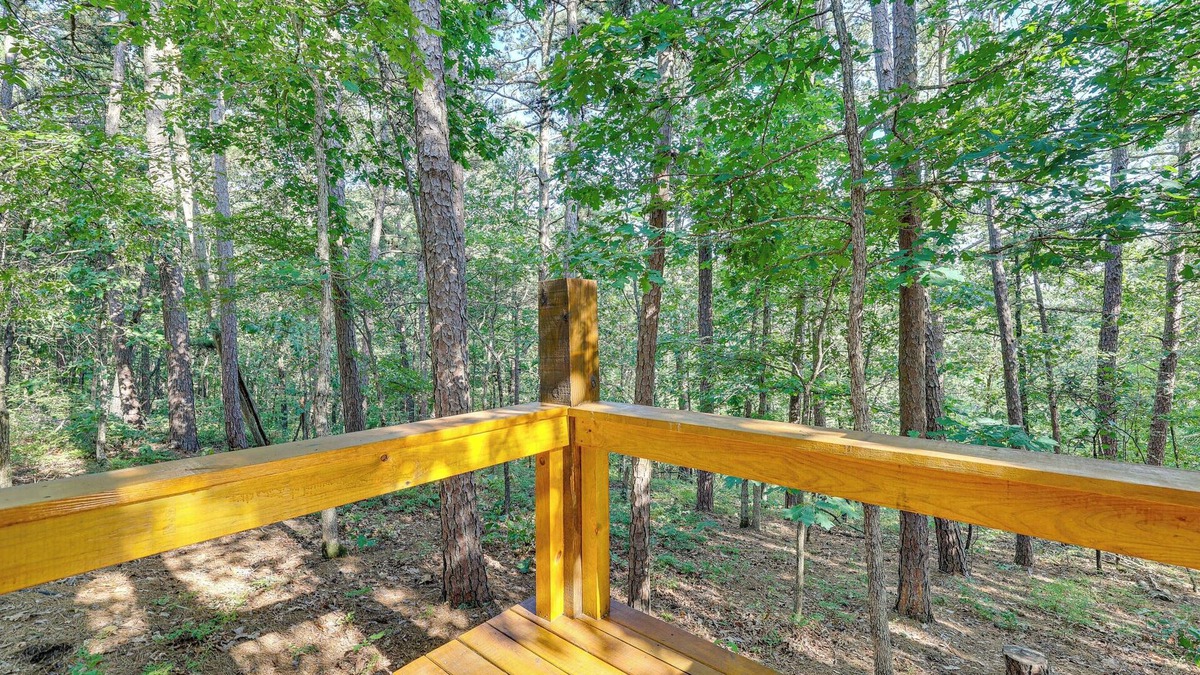 Eureka Springs Cottage | Pet-friendly Eureka Springs Rental w/Private Deck