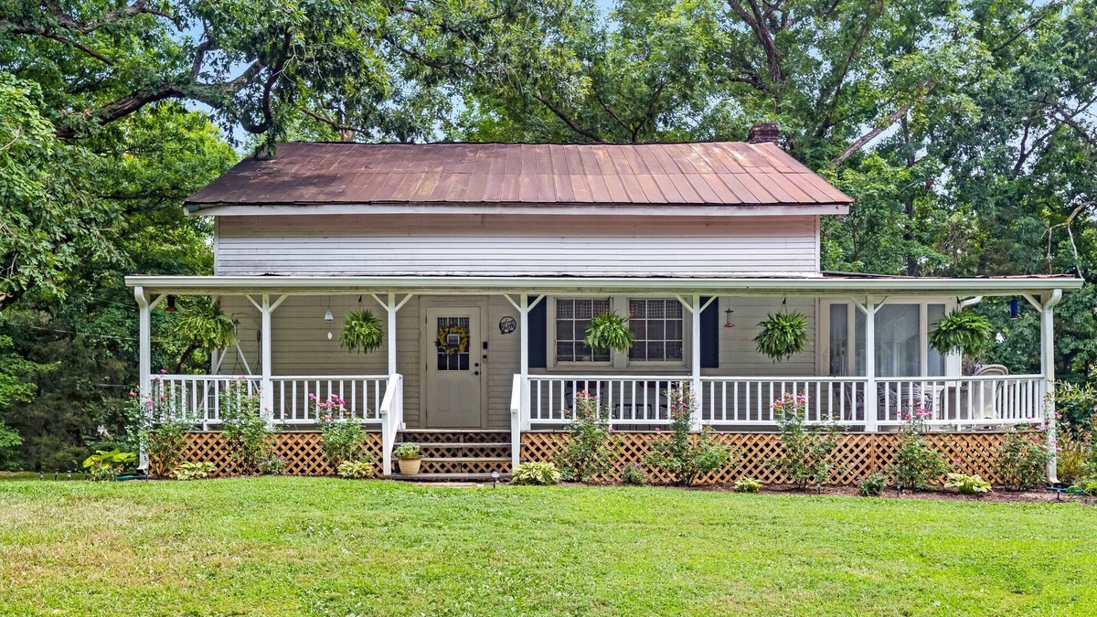 Kingston Springs House | PET FRIENDLY Farmhouse near the Harpeth River