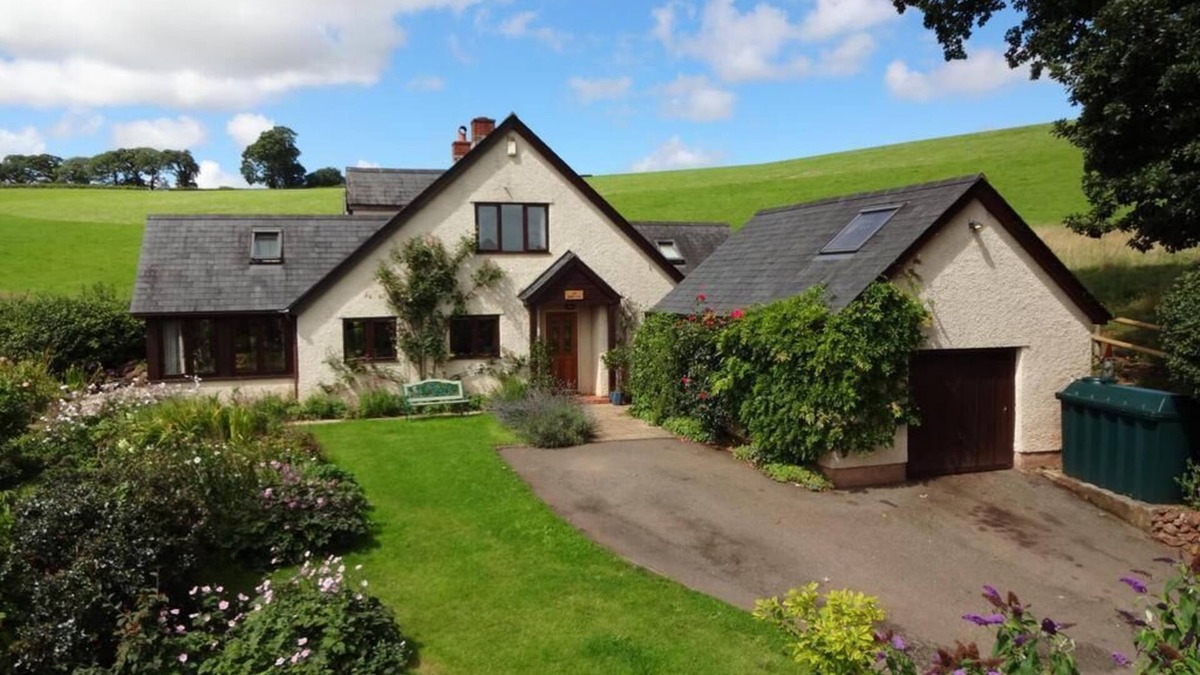Old Cleeve House | Pet friendly Family House in the country with views and wood fired hot tub