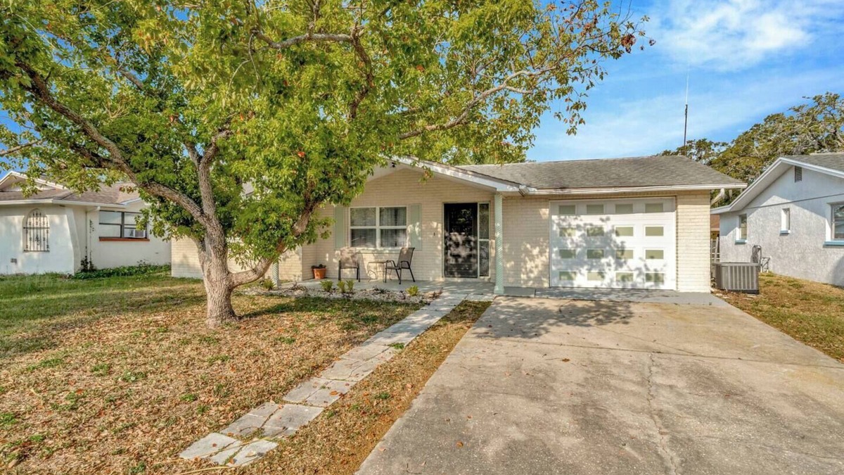 Embassy Hills House | Pet-Friendly, Family Home by Weekie Wachee Springs