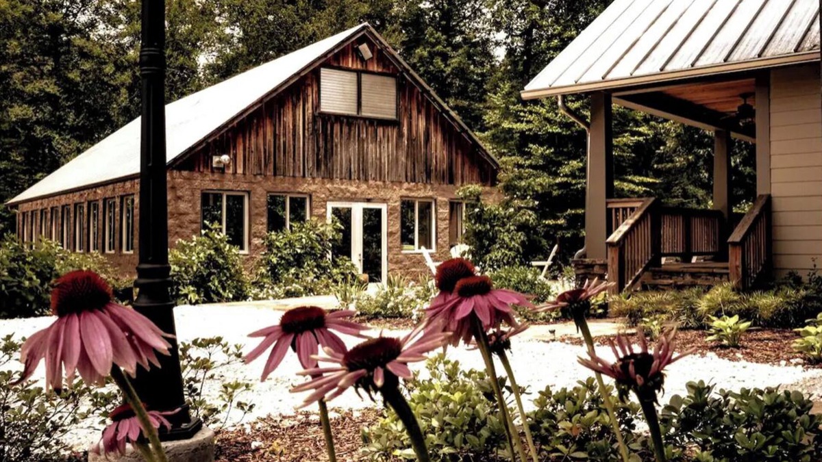 Springville Apartment | Pet-Friendly Fido's Flat + Fishing & Trails