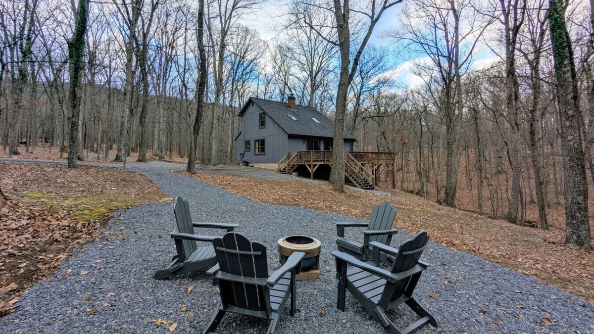 Great Cacapon Cabin | Pet-Friendly | Fireplace | River | EV Charger