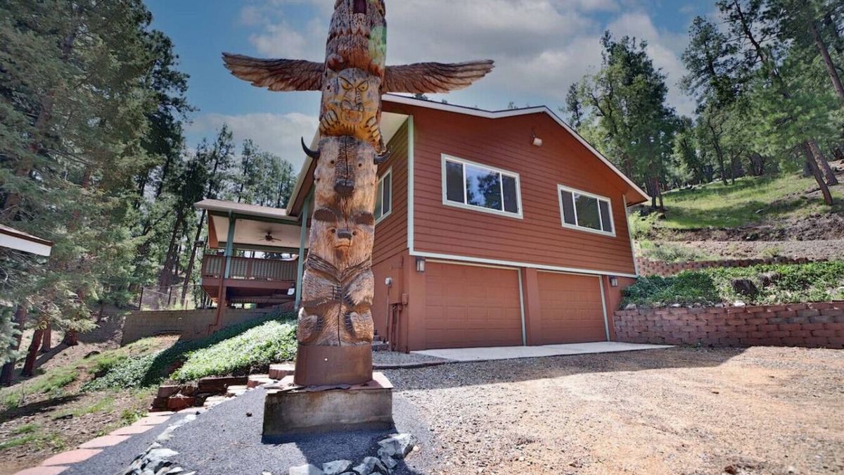 Prescott House | Pet Friendly *Fireplace *Grill *Family Friendly