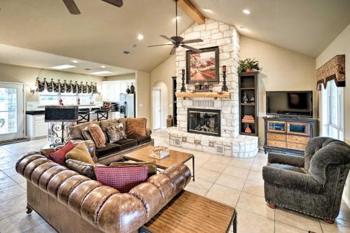 Waelder House | Pet-Friendly Flatonia House with Patio and Gazebo!