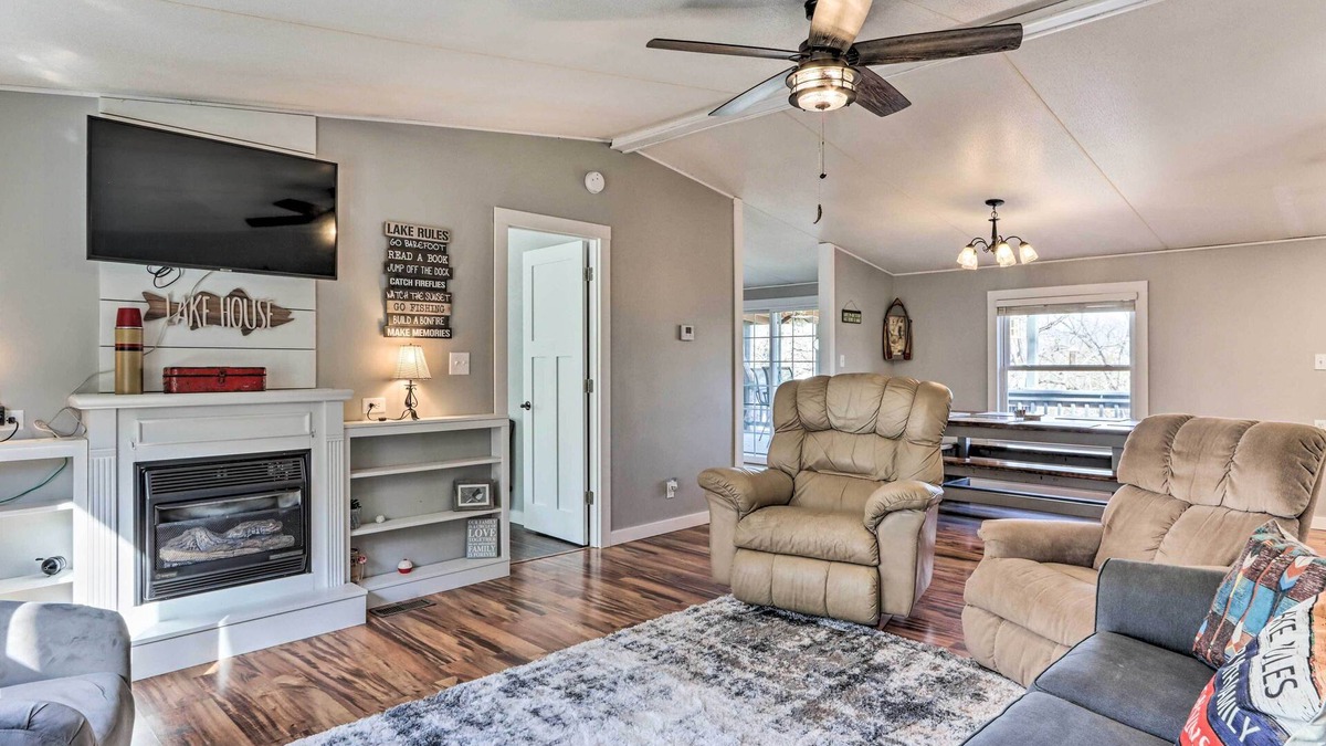 Flemington House | Pet-Friendly Flemington Home w/Lake Access!