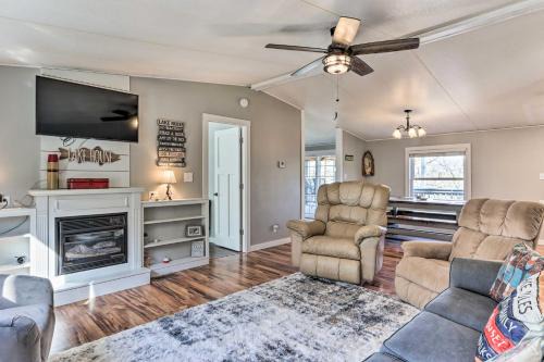 Flemington House | Pet-Friendly Flemington Home with Lake Access!