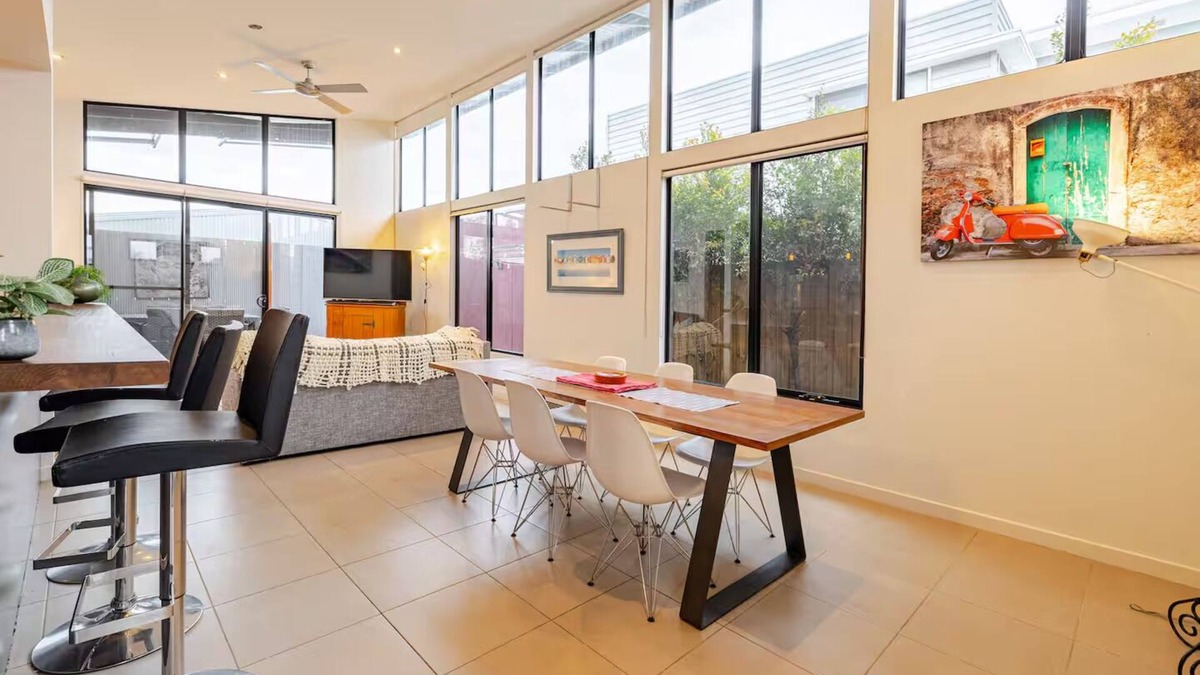 Geelong West House | Pet Friendly, Flex Check-In/Out, Australiana Touch