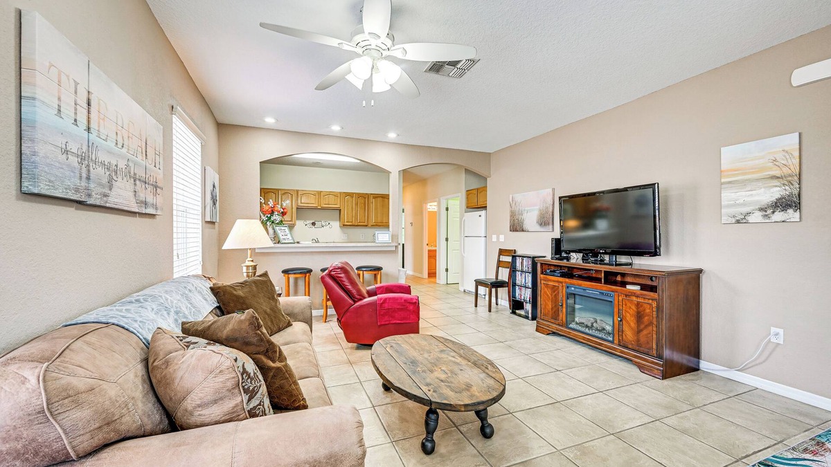 Sebring House | Pet-Friendly Gem w/Yard & Pool Access in Sebring