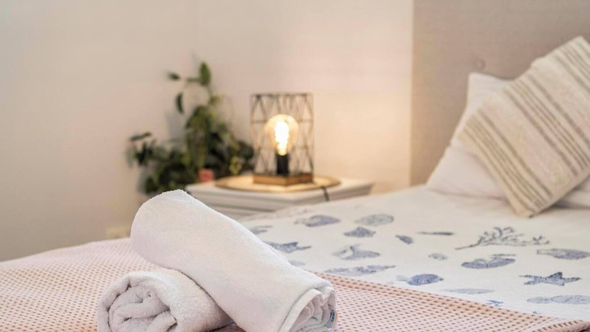Oxenford House | Pet friendly Gold Coast holiday home, Sleeps 7, 10min walk to 'Wet n Wild'