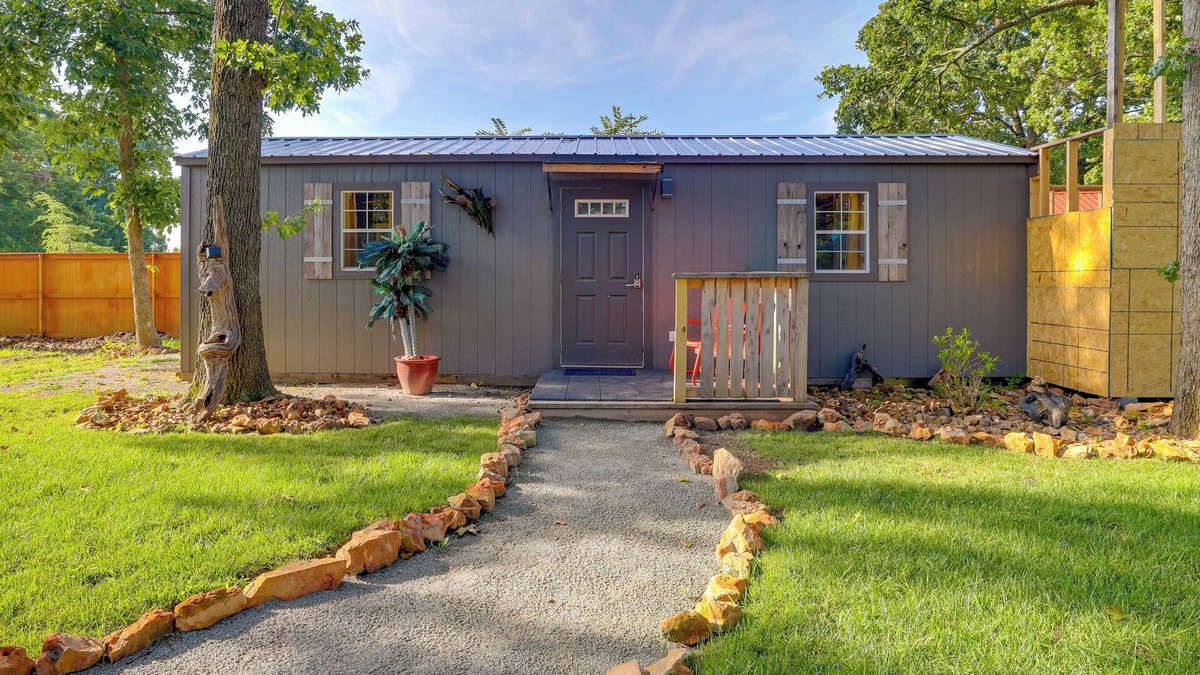 Grove Apartment | Pet-Friendly Grand Lake Studio w/Outdoor Space