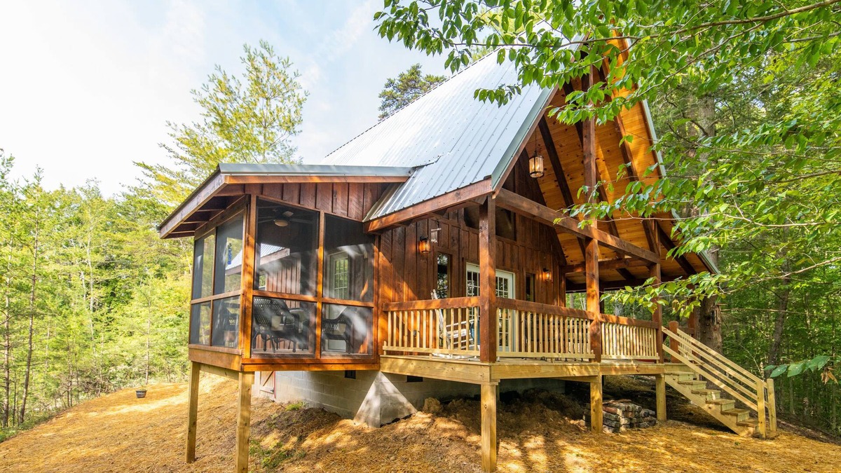 Pine Ridge Cabin | Pet-Friendly & Great Location - Tiny Cabin - Pine Point - Red River Gorge, Kentucky!