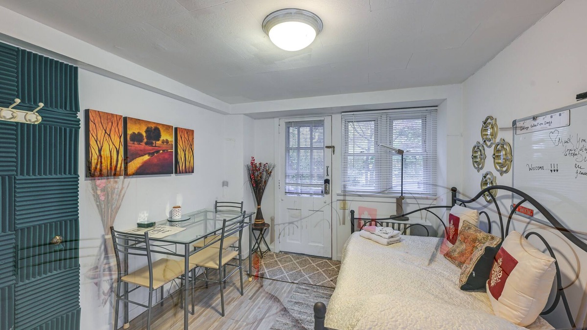 Great Neck House | Pet-Friendly Great Neck Home ~ 1 Mi to Kings Point