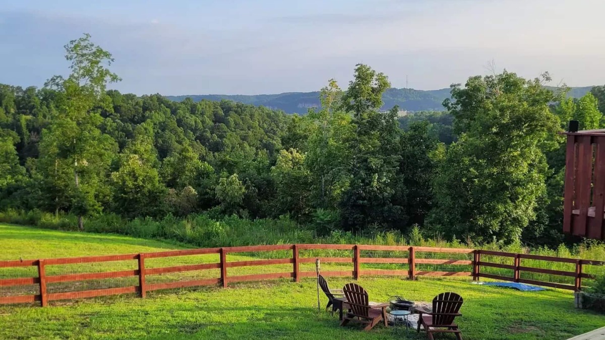 Ashland City Apartment | Pet-Friendly Guest Suite w/Private Entry and Deck! Only 30 Mins to Nashville!