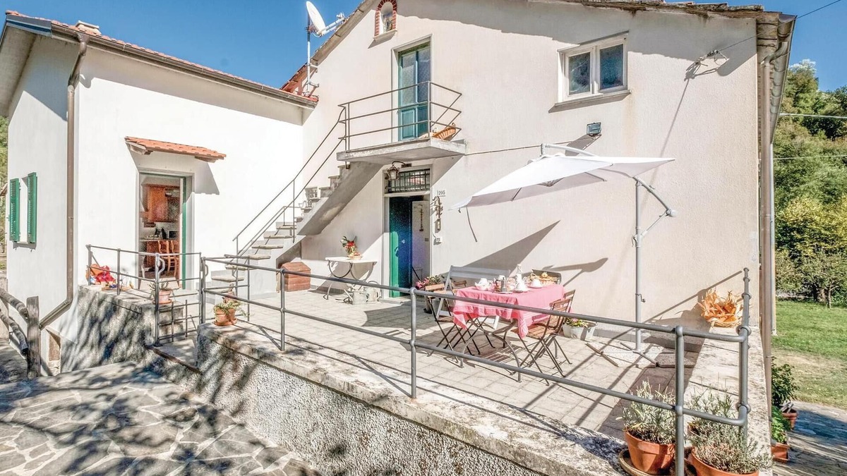 Varese Ligure House | Pet friendly home in Varese Ligure SP