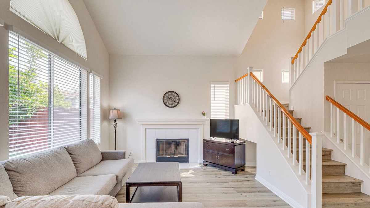 Los Angeles House | Pet-Friendly Hawthorne Home: Patio & Fenced Yard!