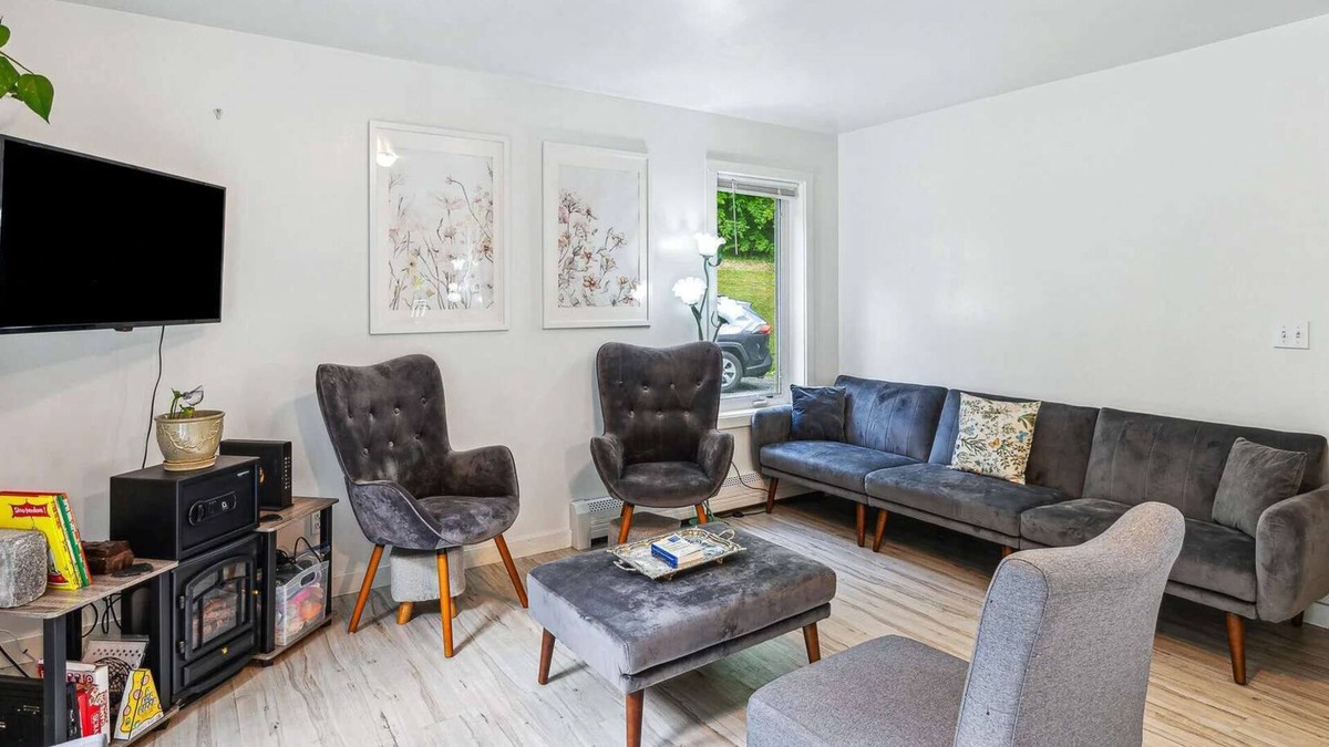 Quechee House | Pet-Friendly, Heart of Quechee - Jay Hill Home