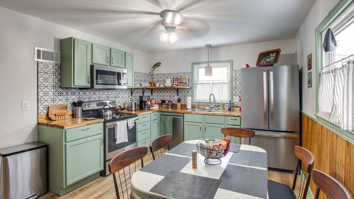 Hiawatha House | Pet-Friendly Hiawatha Retreat w/Private Yard!