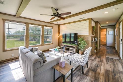 Yancey House | Pet-Friendly Hill Country Hideaway with Deck