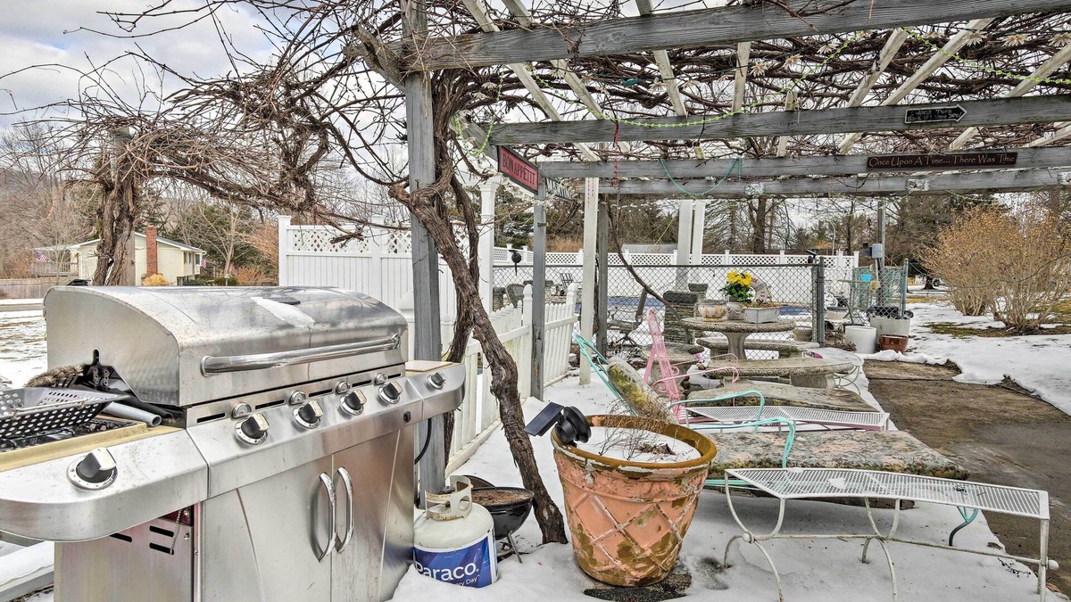 Hopewell Junction Apartment | Pet-friendly Hopewell Junction Apt w/Grill!