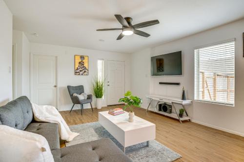 New Caney House | Pet-Friendly Home about 4 Mi to Big Rivers Water Park!