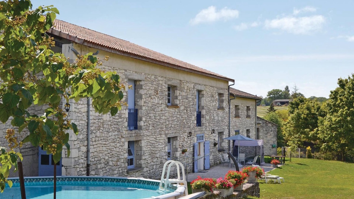 Belveze House | Pet friendly home in Belvèze with WiFi