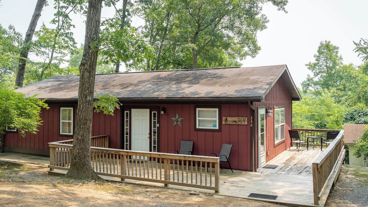 Luray Cabin | Pet friendly home just minutes from the river and a short drive to Luray Caverns