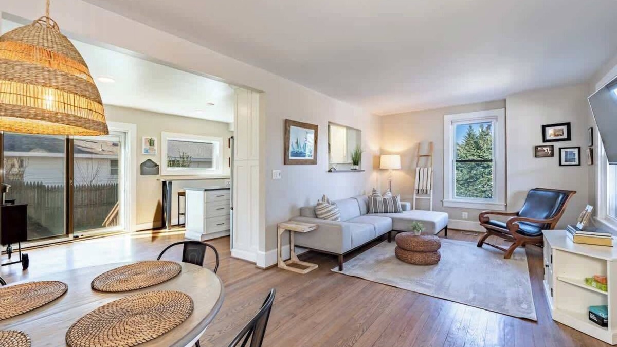 West Annapolis House | Pet-Friendly Home Near USNA Stadium with Parking