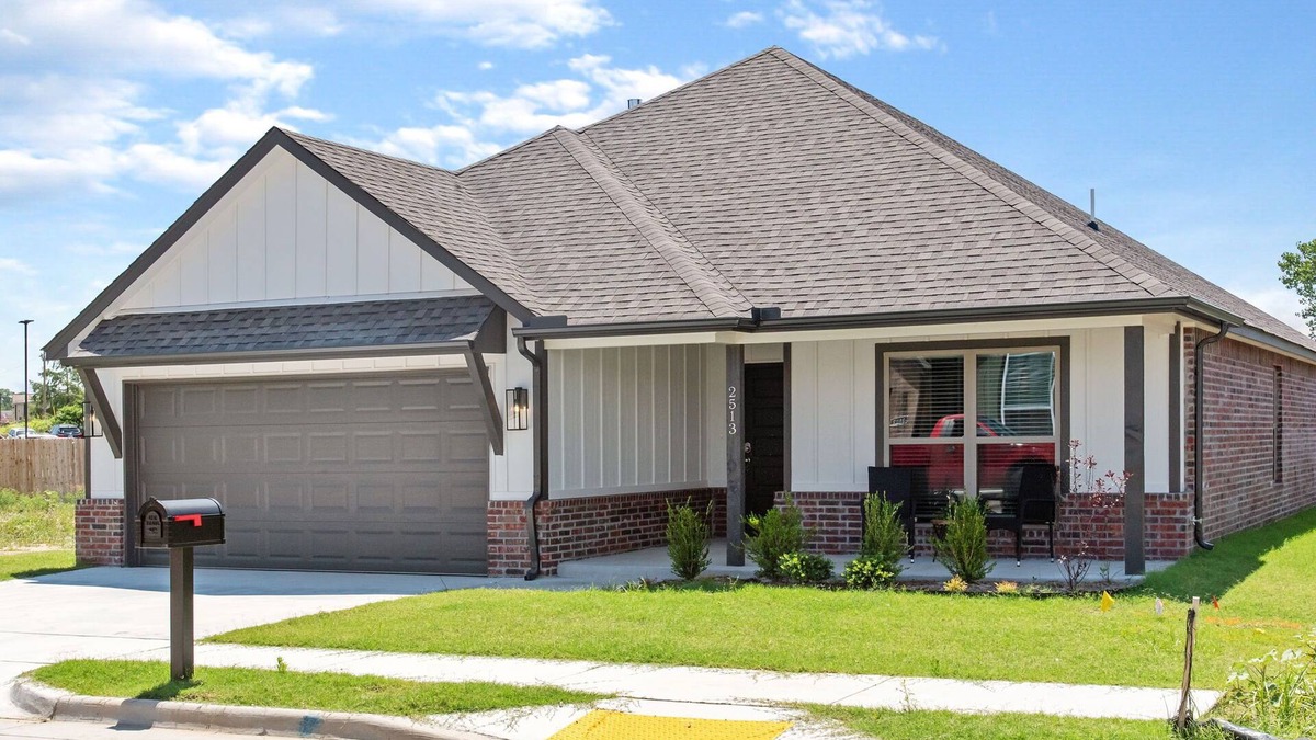 Broken Arrow House | Pet friendly home featuring a sample of local flavors near The Rose District!