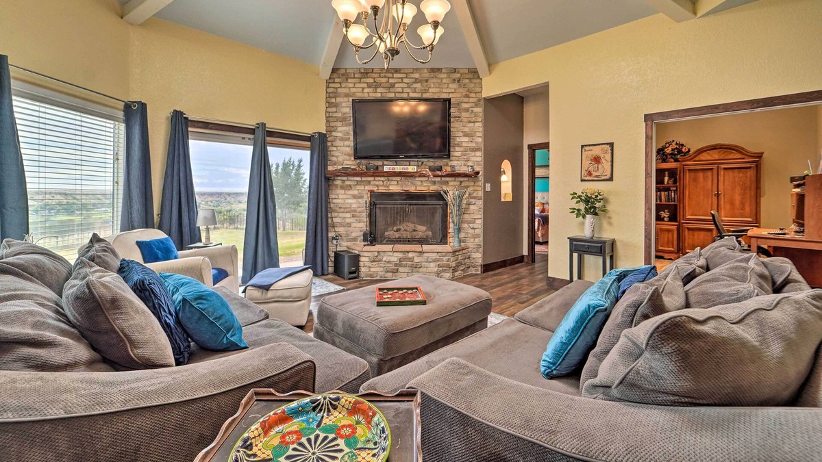 Ransom Canyon House | Pet-Friendly Home ~ 13 Mi to Dtwn Lubbock!