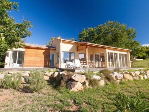 Quillan House | Pet-Friendly Home w Garden