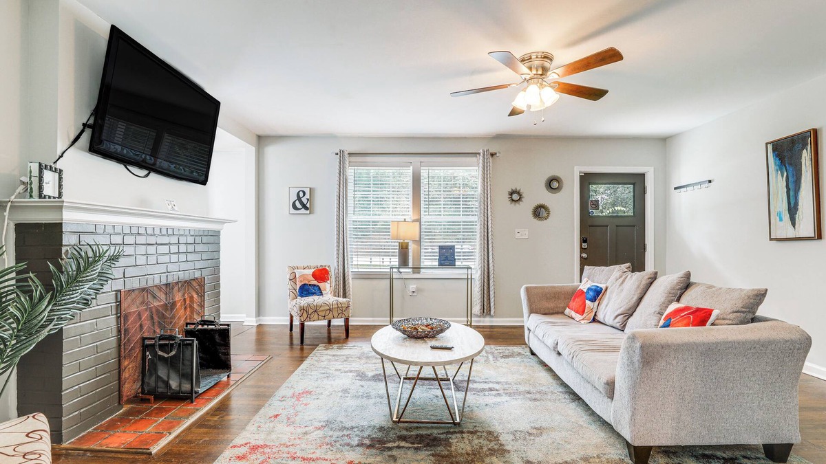 Atlanta House | Pet-Friendly Home w/Hot Tub in Atlanta!