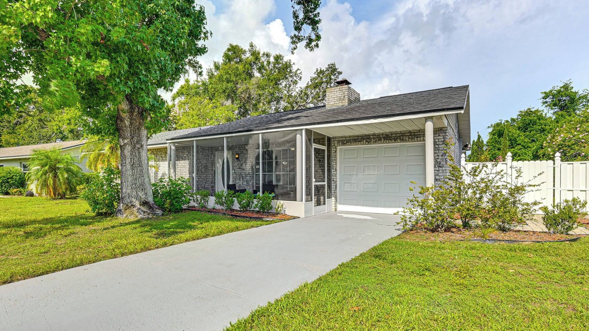 Seffner Community Alliance House | Pet-Friendly Home w/Lanais, Near Dtwn Tampa!