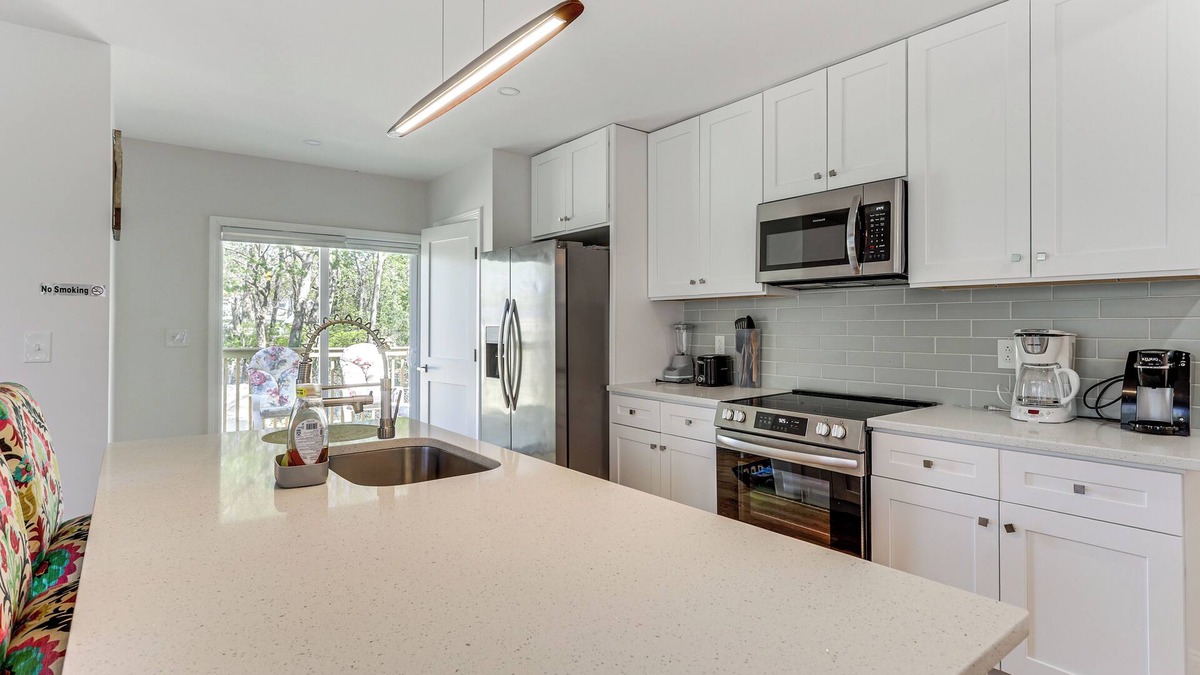 Avon Cottage | Pet-friendly Home w/Spacious Yard in Avon!