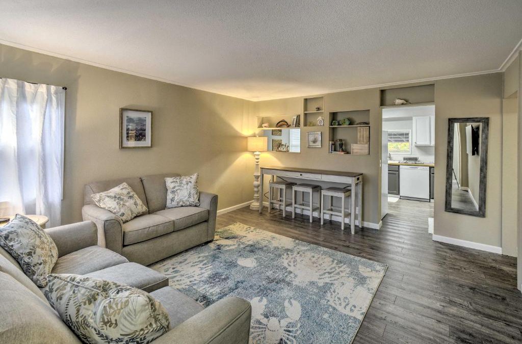 Aberdeen House | Pet-Friendly Hoquiam Cottage Near River Access!