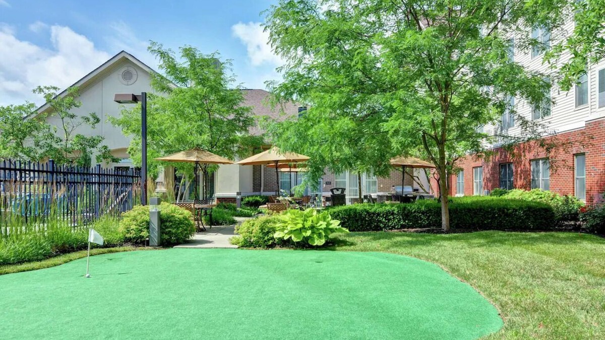 Lexington Hotel | Pet-Friendly Hotel Unit w/Seasonal Pool, BBQ & Free Parking
